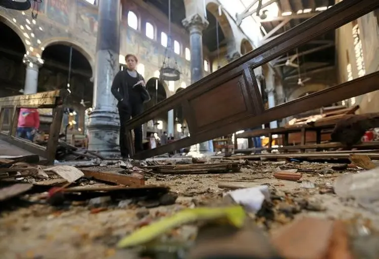 Atentado: a explosão foi registrada na manhã de domingo dentro da igreja (Mohamed Abd El Ghany/Reuters)