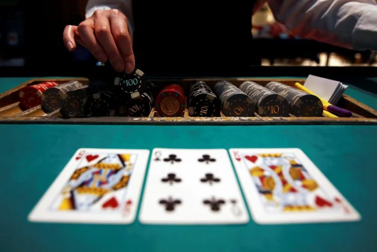 Fichas e cartas em cassino  (Yuya Shino/Getty Images)