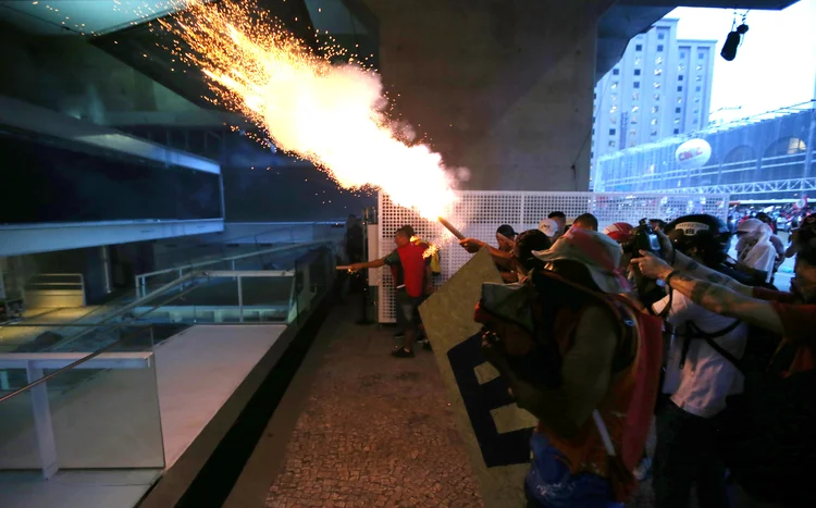 Protesto: a situação, no entanto, já está sob controle, após ação de seguranças e da polícia (Paulo Whitaker/Reuters)