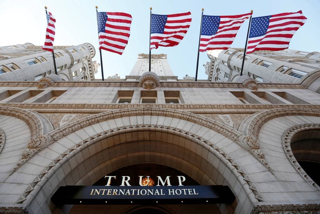 Hotel de Trump na capital é conflito de interesse, diz oposição