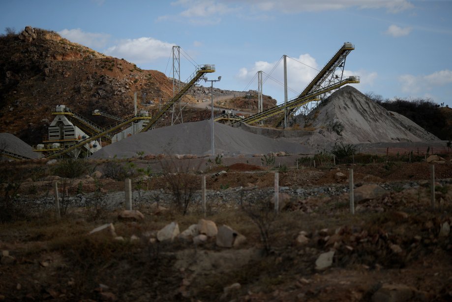 <span>Construção da ferrovia transnordestina em Salgueiro, Pernambuco, dia 26/10/2016</span>