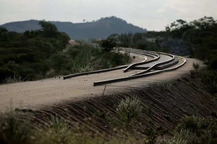 Trecho de obra não concluída da ferrovia Transnordestina (Ueslei Marcelino/Reuters)