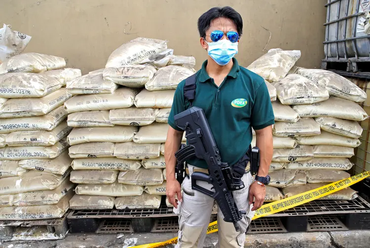Filipinas: foram confiscados mais de 200 gramas de metanfetamina, 786 gramas de maconha, diversas armas de fogo, granadas e munições (Romeo Ranoco/Reuters)