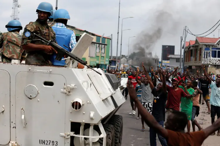 RDC: o Ministério Provincial ordenou à polícia que desalojasse o local de reunião dos fiéis, razão que originou a disputa violenta entre as partes (Thomas Mukoya/Reuters)