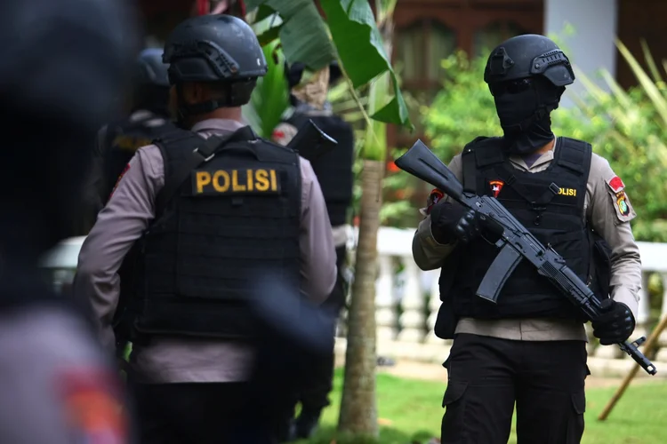 Operação: a batida policial aconteceu em uma casa alugada pelos quatro suspeitos (Antara Foto/Muhammad Iqba/Reuters)