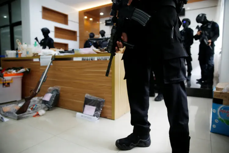 Polícia anti-terror em Jacarta já havia detido vários jihadistas que planejavam atentados com artefatos explosivos (Beawiharta/Reuters)