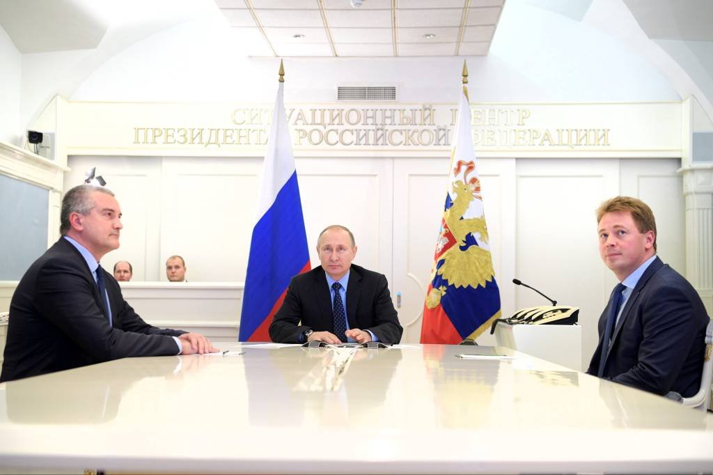 Putin inaugura gasoduto que fornecerá gás à península da Crimeia
