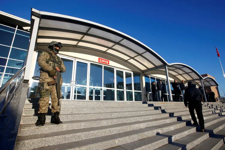 Soldado turco: o governo turco aumentou o monitoramento para detectar integrantes do EI (Osman Orsal/Reuters)
