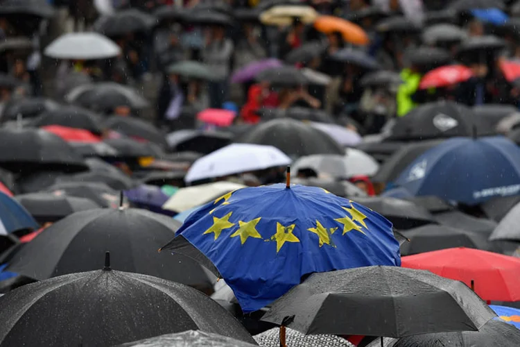 Brexit: May se defendeu assegurando que será uma "mulher condenadamente difícil" nas negociações (Jeff J Mitchell/Getty Images)