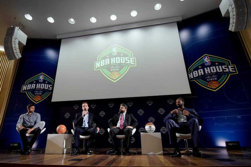 Casa NBA - Rio de Janeiro, Rio de Janeiro, Brasil, 17 de Maio de 2016 - Coletiva de imprensa de lançamento da Casa da NBA apresentado pela Cisco, Na Foto Esq/Dir: Raulzinho, Atleta do Utah Jazz, Arnon de Mello Neto, diretor executivo da NBA no Brasil, Rodrigo Uchoa, diretor da Cisco e Nene , atleta do Washington Wizards . Foto: Alexandre Loureiro/NBA/Inovafoto - Brasil - rj - Rio de Janeiro -  -  - www.inovafoto.com.br - id:110812