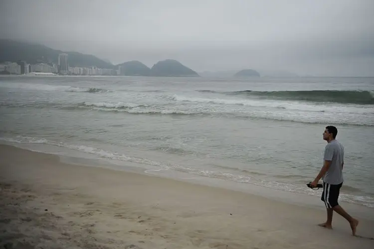Copacabana: segundo a PM, dois suspeitos discutiam com o ambulante sobre a venda de cangas na praia antes do crime (Fernando Frazão/Agência Brasil)