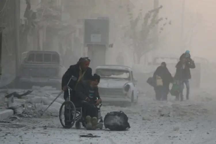Síria: nas ruas principais, as guirlandas e árvores de Natal deram lugar às câmeras de segurança (Omar Sanadiki/Reuters)