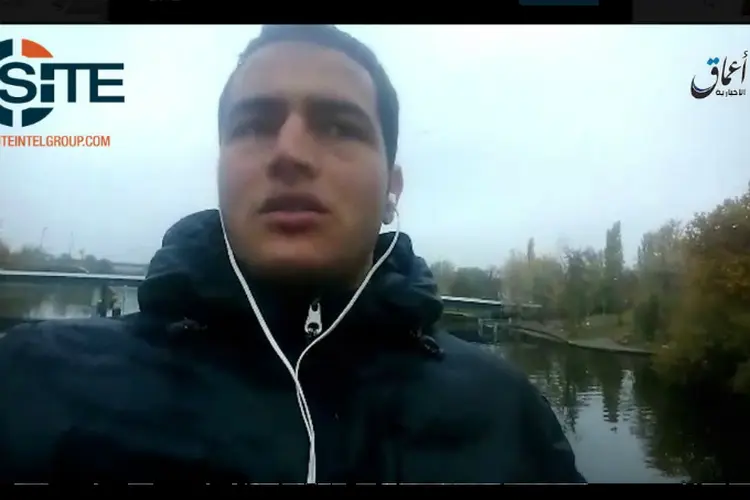 Anis Amri em vídeo divulgado pelo EI: suspeito de ataque em Berlim jurou lealdade ao grupo (SITE Intelligence Group/Divulgação)