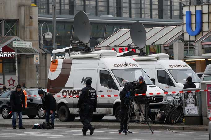 Polícia alemã busca tunisiano por suspeita de ataque em Berlim