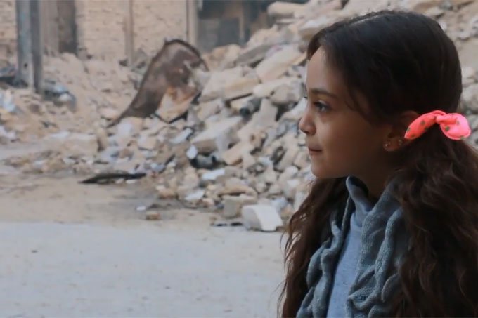 Menina síria que tuitava sobre a vida em Aleppo é evacuada