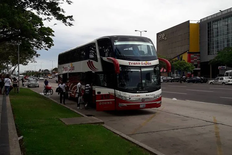 Acidente: o ônibus partiu da cidade de Iquique, no litoral norte do Chile, e tinha Cochabamba como destino (Trans Lujan/Divulgação)