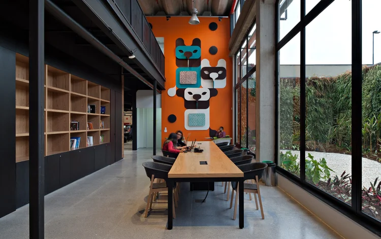 Área interna da biblioteca do Mercado Livre (Mercado Livre/Divulgação)