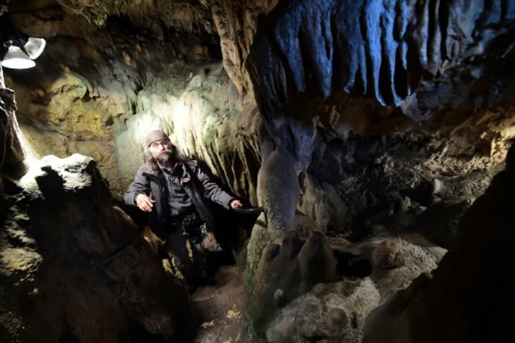 Cavernas de Goyet, ocupadas desde o Paleolítico, são galerias de calcário de cerca de 250 metros de comprimento (Emmanuel Dunand/AFP)