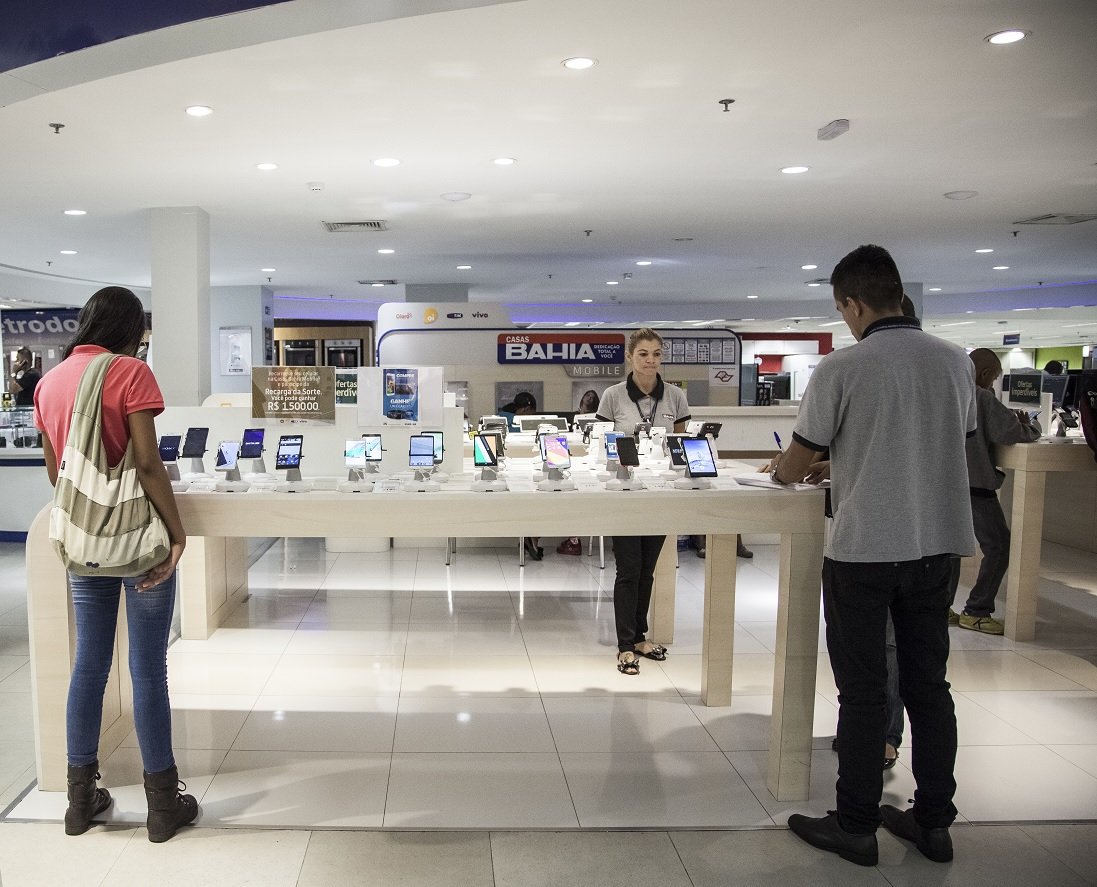 Vendas de celulares caem 3,7% no Brasil no 1º semestre de 2018