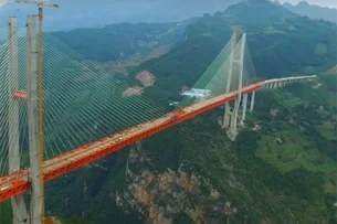 Ponte mais alta do mundo é concluída na China com 625 metros de altura