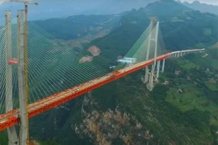 Imagem referente à matéria: Ponte mais alta do mundo é concluída na China com 625 metros de altura