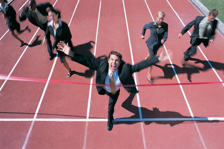 jovens correndo em pista de corrida: quem serão os profissionais de destaque em 2018  (foto/Thinkstock)