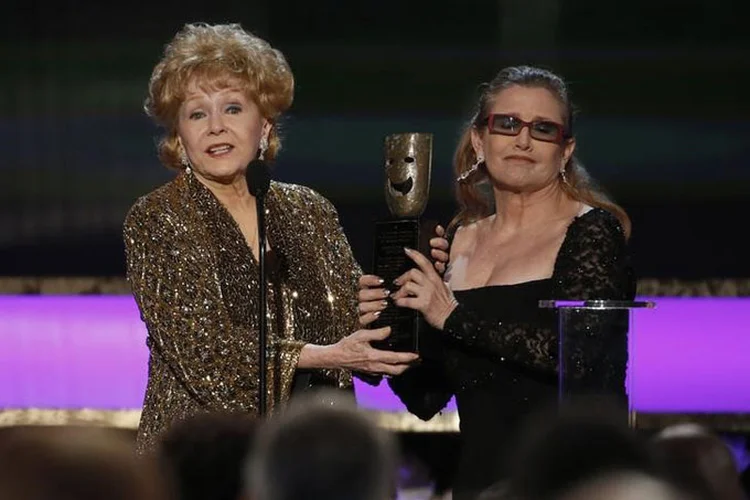 Debbie Reynolds (esq): a atriz cativou o público pela primeira vez no filme "Cantando na Chuva", em 1952 (Reuters)