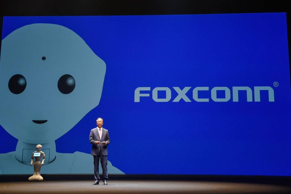 Fabricante do iPhone, Foxconn venderá 60 mil robôs em 2016