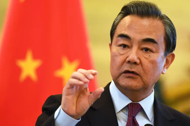 Wang Yi: "não pode haver conflito entre a China e os Estados Unidos, à medida que ambos lados irão perder e ambos lados não podem permitir isto" (Greg Baker/Pool/Getty Images)