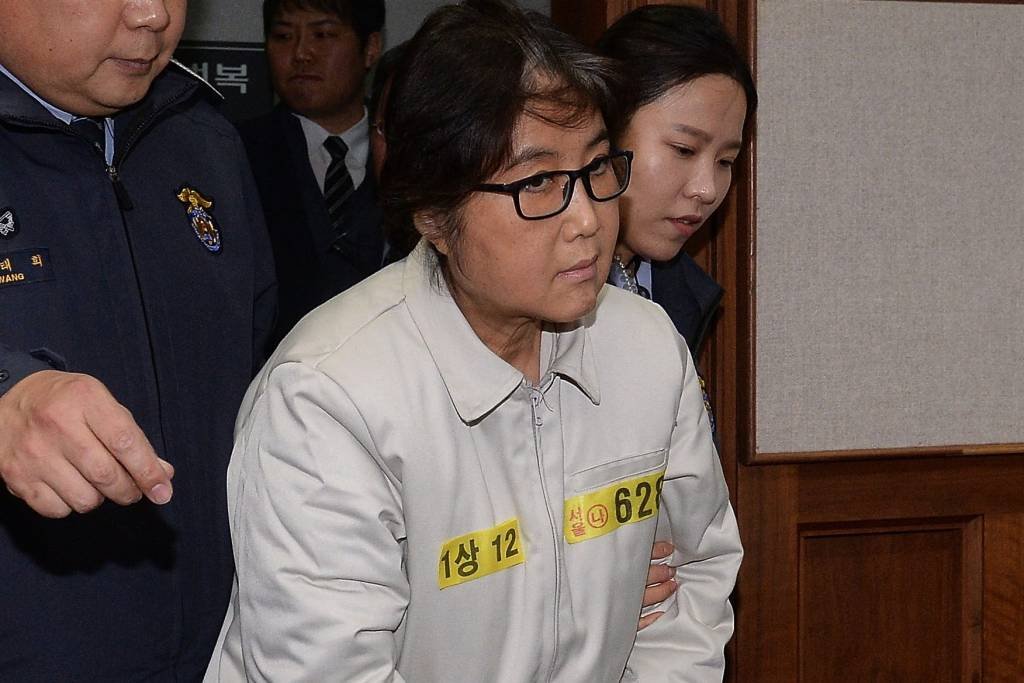 Julgamento de "rasputina sul-coreana" propicia novas acusações