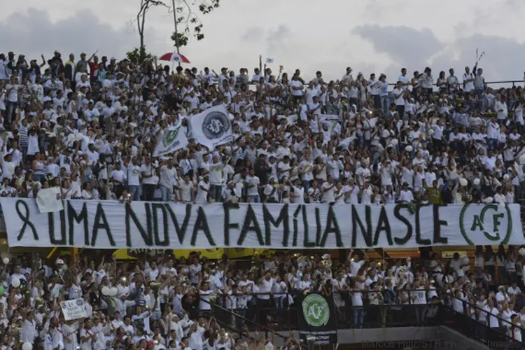 Torcida do Atlético Nacional: grito de "Vamo vamo Chapê" foi puxado pelos torcedores (HuffPost Brasil)