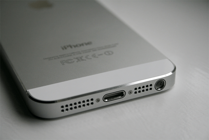 Mais de 99% dos carregadores piratas de iPhone podem dar choques
