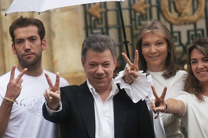 Presidente colombiano viaja a Oslo para receber Nobel da Paz