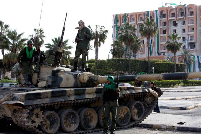 Forças do governo líbio retomam Sirte do Estado Islâmico