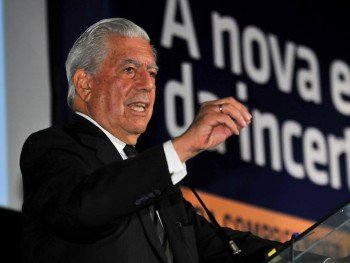 Vargas Llosa discute democracia latino-americana em evento no Rio