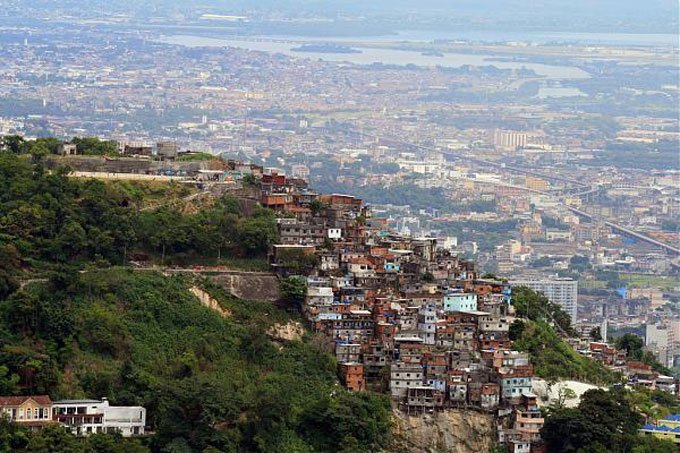 Turista italiano é morto após entrar por engano em favela do Rio