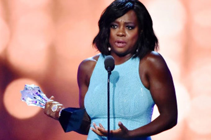 Viola Davis recebe prêmio feminista no Critics' Choice Awards