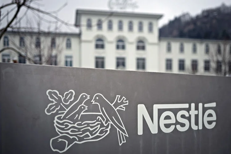 Fábrica de chocolate da Nestlé, em Broc, na Suíça: a ordem é reduzir o uso de plástico (Nestlé/Bloomberg)