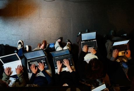 BEAVERTON, OR - MAY 09:  Reporters work on their laptops as Democratic presidential hopeful Sen. Barack Obama (D-IL) speaks during a campaign event at Vernier Software &amp; Technology May 9, 2008 in Beaverton, Oregon. Oregon will hold its Democratic primary on May 20.   (Photo by Mark Wilson/Getty Images)