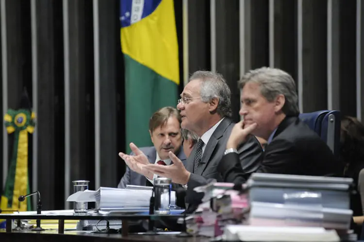 Presidente do Congresso, senador Renan Calheiros (PMDB-AL), comandou a rápida sessão para a promulgação da PEC (Senado/Divulgação)