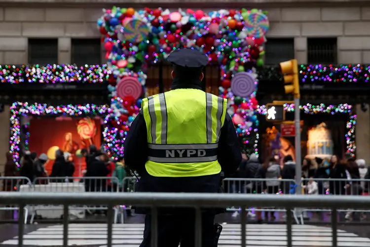 Policial em Nova York: uma pessoa morreu em tiroteio em boate (Andrew Kelly/Reuters)