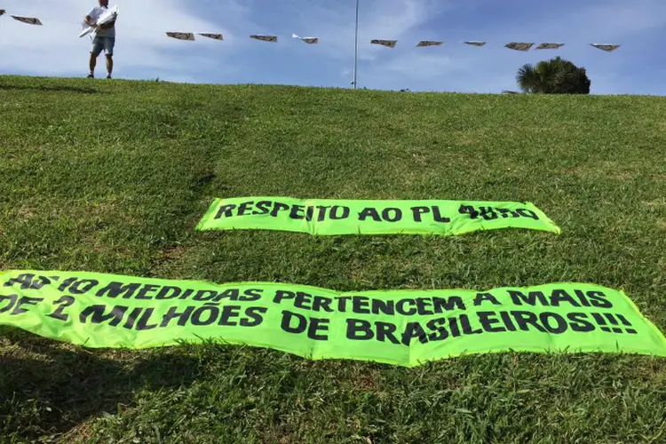 Protesto em Brasília: manifestações estão permitidas apenas no gramado da Esplanada dos Ministérios (Vem Pra Rua Brasil/Facebook/Reprodução)