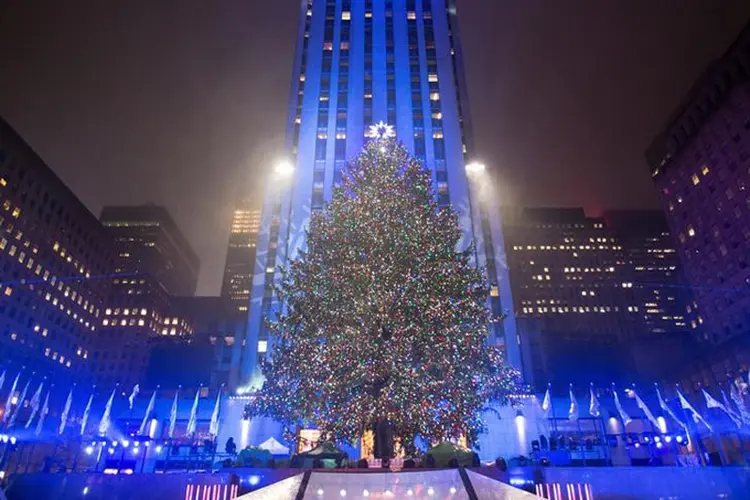 Inauguração anual da Árvore de Natal do Rockefeller Center, na cidade de Nova York (Alex Wroblewski/Reuters)