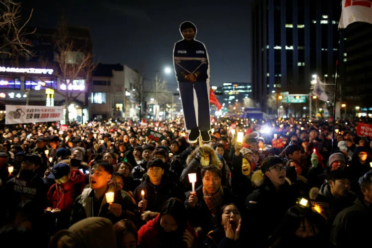 Manifestação: segundo estimativa da polícia, o protesto reuniu cerca de 320 mil pessoas (Kim Hong-Ji/Reuters)