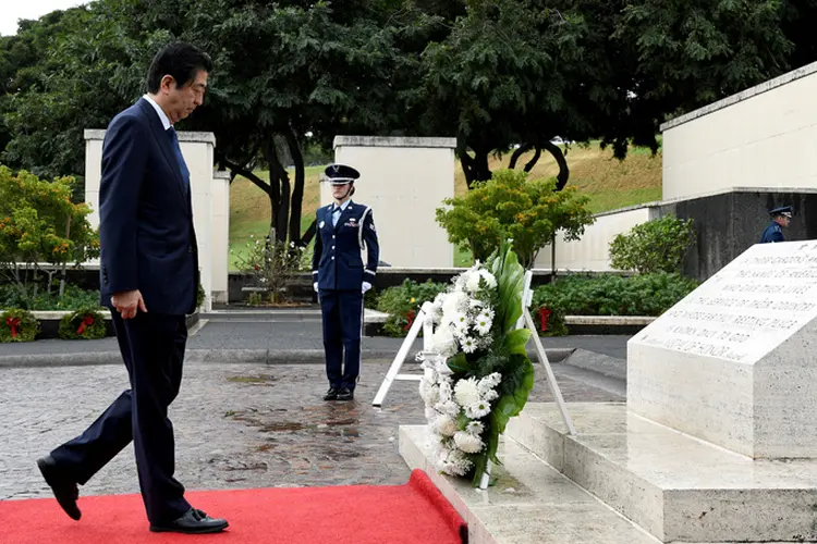 Shinzo Abe no Havaí: Japão espera demonstrar uma aliança firme com os EUA em meio aos temores com a capacidade militar crescente da China (Hugh Gentry/Reuters)