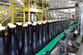 Linha de envase na fábrica da CRS Brands, dona da sidra Cereser, em Jundiaí (SP)