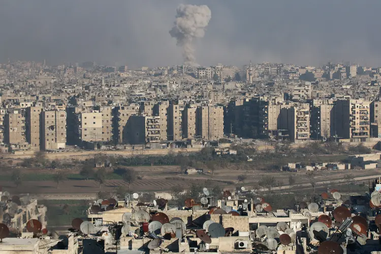Síria: a votação ocorreu pouco depois que as forças leais ao presidente sírio realizaram novos bombardeios sobre Aleppo (Abdalrhman Ismail/Reuters)