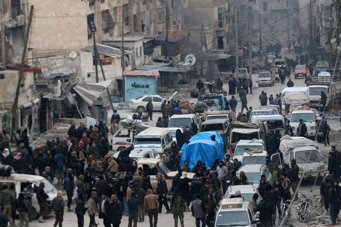 Ao menos 25 mil já deixaram Aleppo em evacuação, diz CV