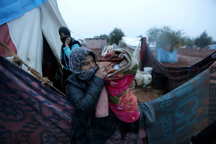 Síria: o caos é onipresente em Yebrin, onde a cada vez que um caminhão se aproxima gera um tumulto no qual alguns caem e acabam se machucando (Reuters)