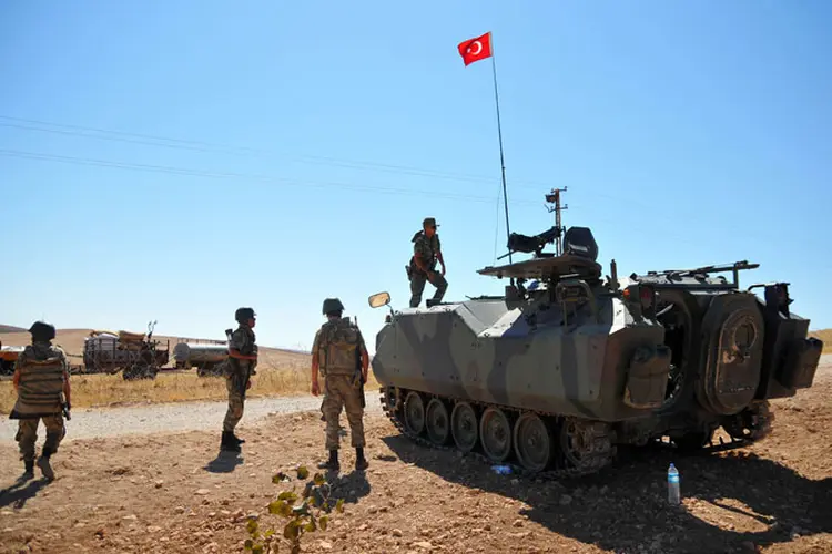 Exército turco: rebeldes apoiados por tropas turcas cercam Al-Bab há semanas sob a operação "Escudo Eufrates" (Getty Images)